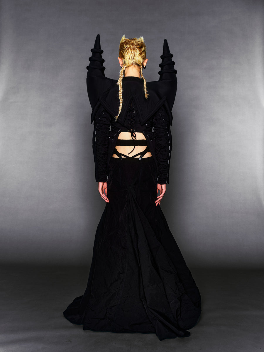 SHAPED JACKET WITH SPIKED SHOULDERS – WINDOWSEN